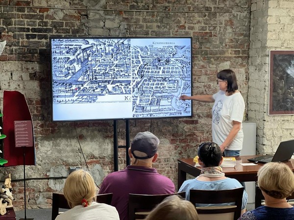 Презентация книги «Мысли с Кантом»