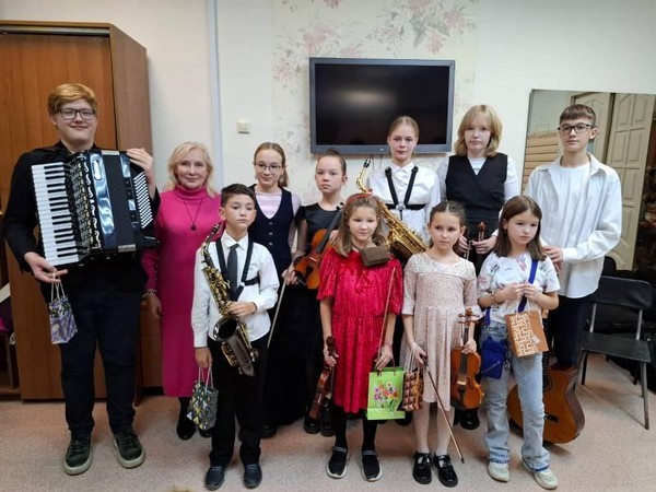 Новогодний концерт «Играла скрипка в предновогодней суете…»