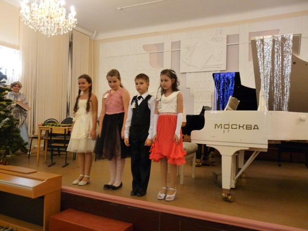 Общешкольный новогодний концерт