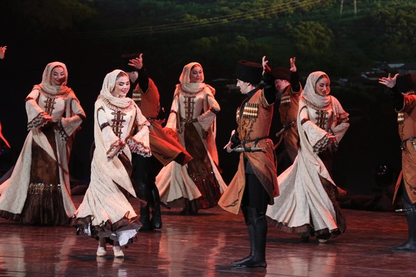 Открытый урок по акробатике Хореографической школе–студии «Лезгинка»