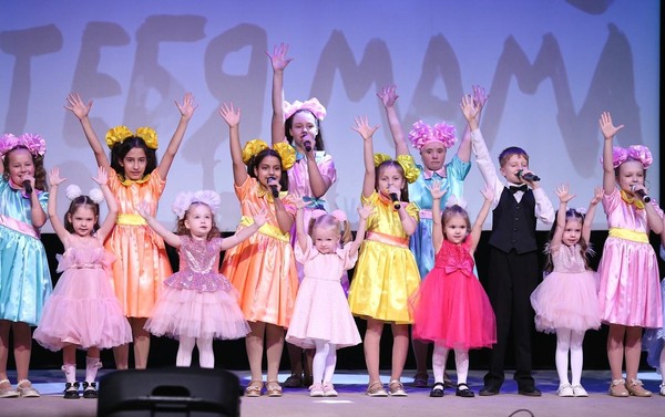 Новогодний концерт детских творческих коллективов