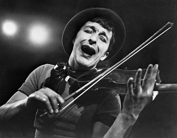 Тематическая беседа «Леонид Енгибаров – клоун с осенью в сердце»