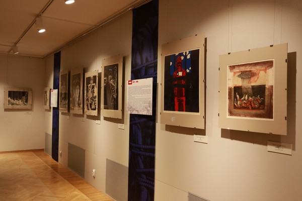 Выставка «Мир – это война»