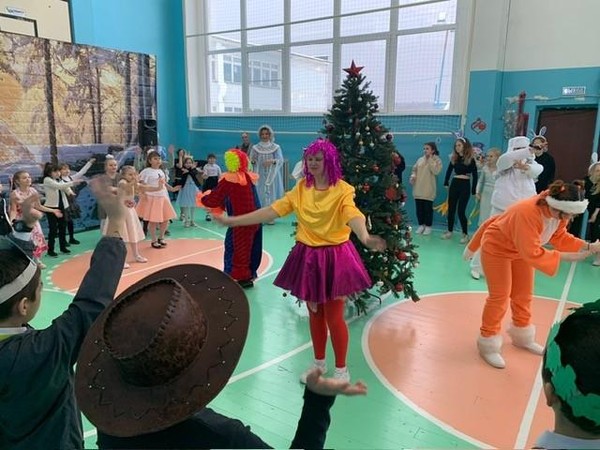 Театрализованный утренник с хороводными играми для детей«Чудеса под Новый год»