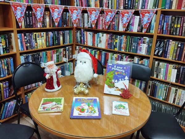 Праздничная программа «Путешествие по новогодней планете»