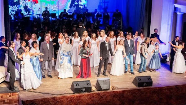 Театрализованный концерт «Пока часы 12 бьют...»