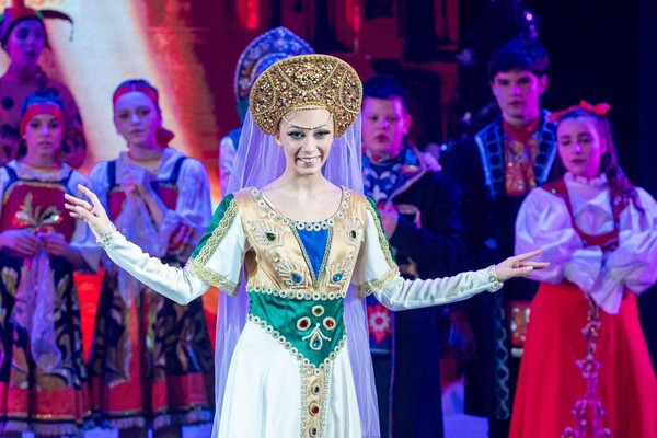Новогодний спектакль «Баба Яга мечтает стать балериной»