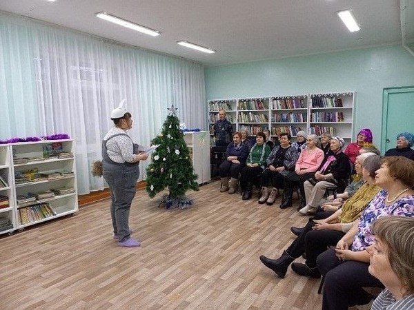 Развлекательная программа «Новый год стучится в дверь»