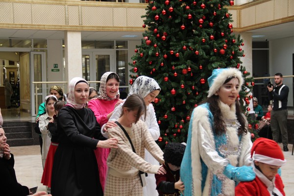 Новогодний утренник «Новогодние огни приглашают в сказку»