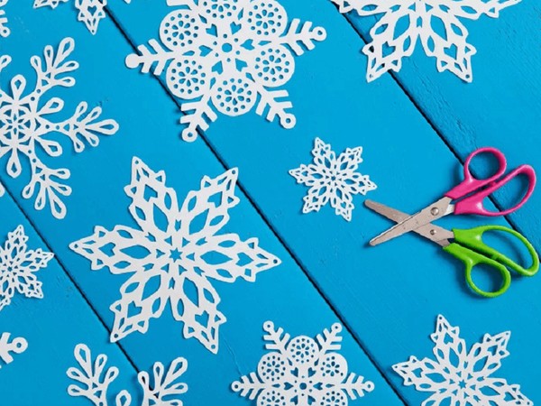 Творческий час «День вырезания снежинок из бумаги»