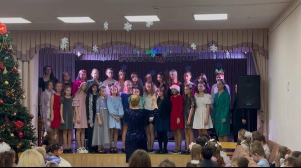 «Новый год встречаем с песней»