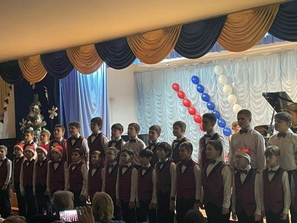 Общешкольный концерт преподавателей и учащихся ДШИ №8 «Новогодний серпантин»