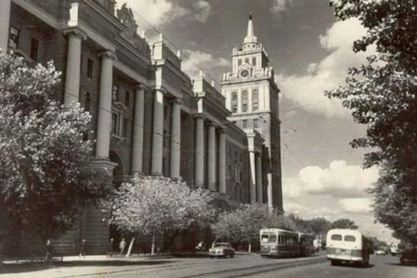 Тематическая беседа «Одно здание два облика»