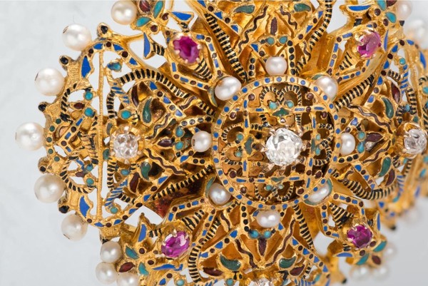 Выставка «Очарование красоты. Из истории ювелирных украшений в России»