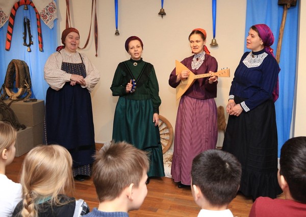 Цикл «Круглый год. Будни и праздники в традиционном календаре русских Южного Урала»