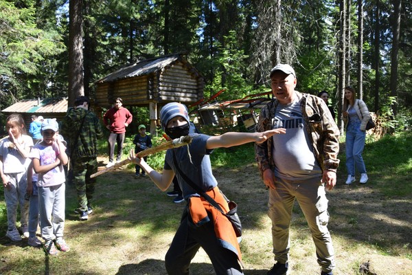 Интерактивная программа «Крепких людей дорога»