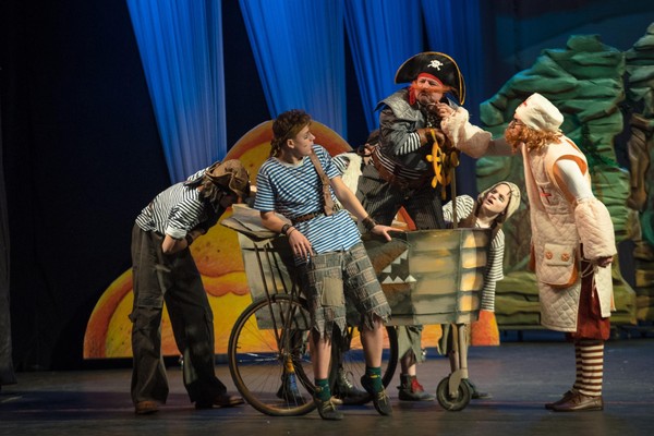 Мюзикл «Айболит против Бармалея»