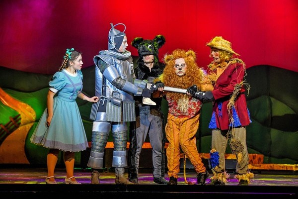 Спектакль по мотивам «Волшебник Изумрудного города»