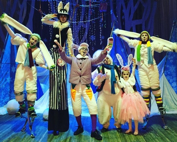 Новогоднее представление «Ушастая сказка про необычного зайца»