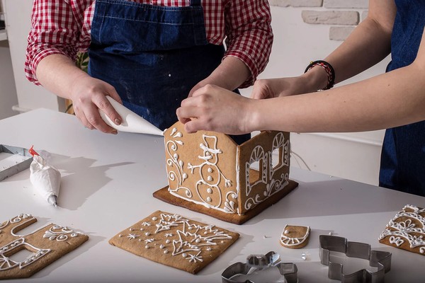 Изготовление и роспись пряничных домиков