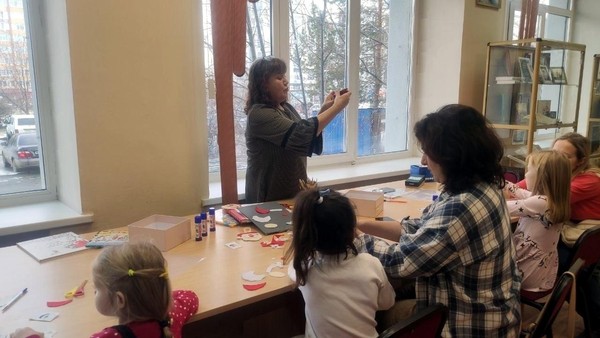 Новогодняя мастерская «Раз–снежинка, два–снежинка»