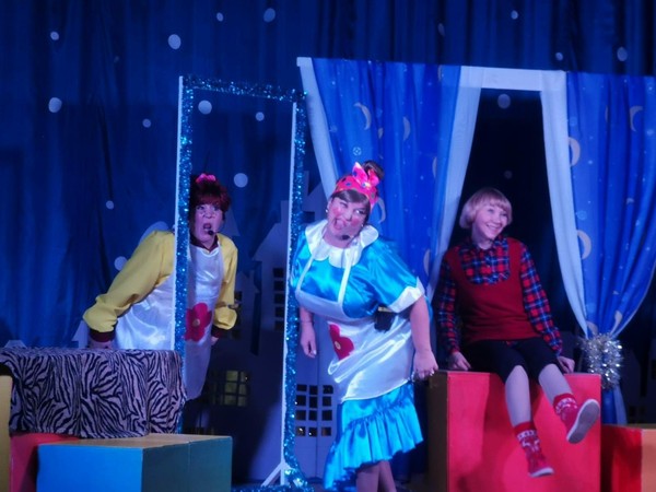 Новогодняя программа «Когда часы 12 бьют»