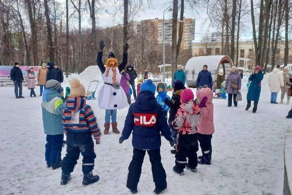 Игровая программа для детей «Подарила нам зима белого снеговика…»