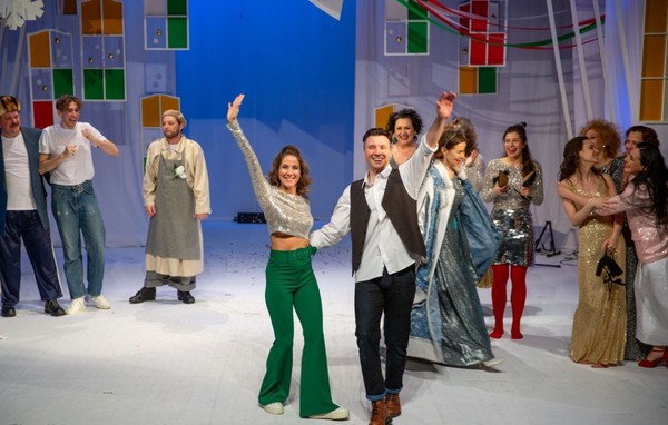 Новогодний серпантин. На том же месте, в тот же час…