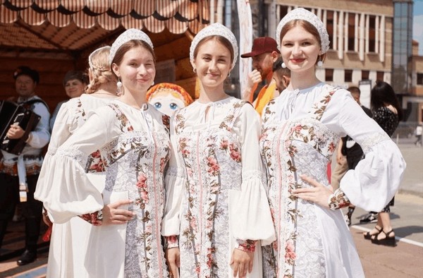 Беседа-посиделки с фольклорным ансамблем «Ленок»