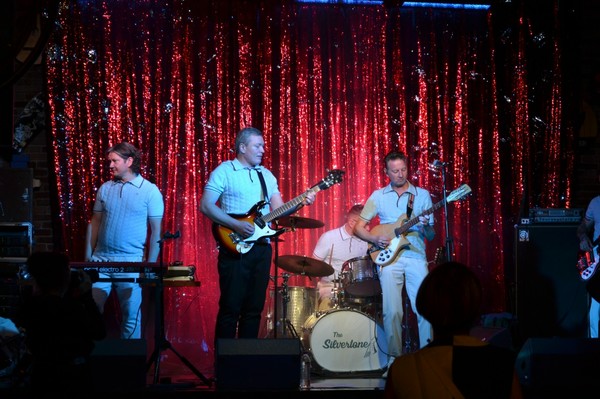 The Silvertonez / Everybody But Us