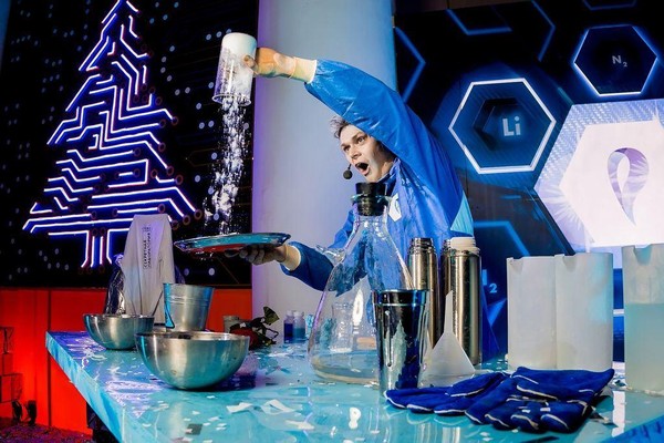 Программа «Концертное шоу. Новогодняя лаборатория Деда Мороза»