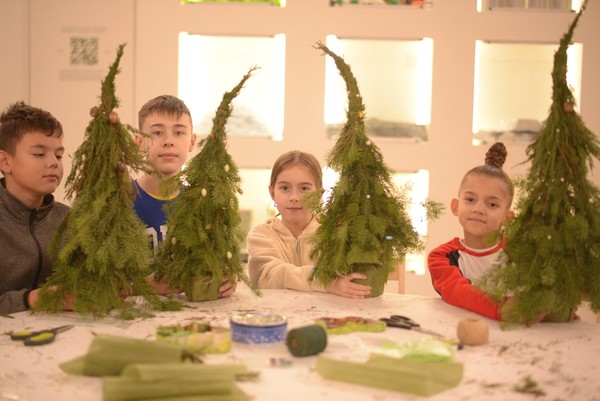 Мастер-класс «Елка из веток пихты»