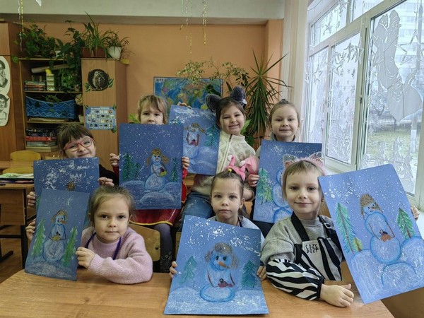 Выставка поделок «Новогодние сюрпризы»