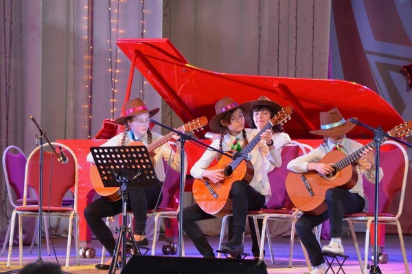 Мастер-класс «Разучиваем популярные песни под гитару»