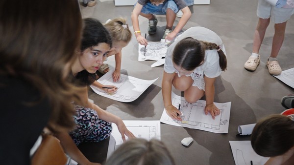 Новогодние открытые мастерские «Шедевры из ерунды»