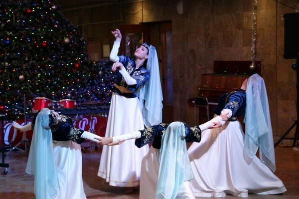 Новогодний концерт творческих национальных коллективов МБУК «ГЦКиД»