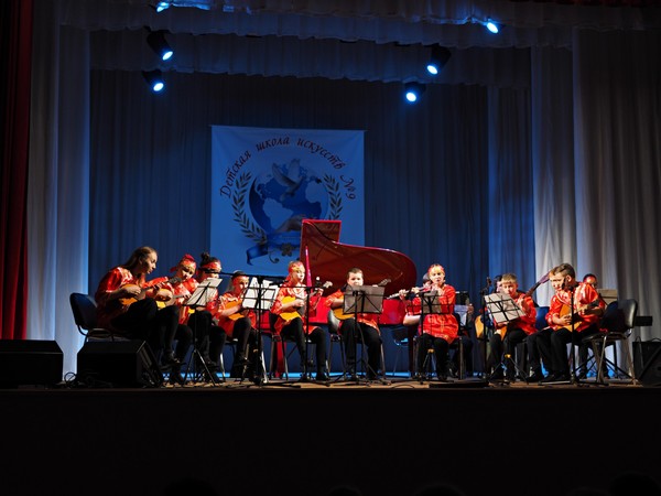 Новогодний концерт отделения струнно-щипковых инструментов