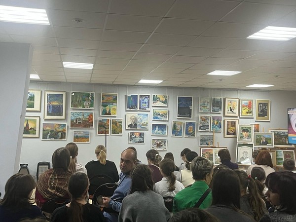 Выставка Художественного отделения «Новый Год»