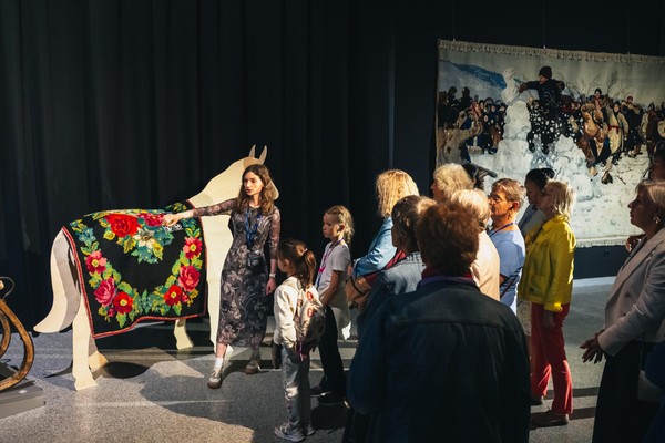 Экскурсия по выставке «Сибирский махровый ковер»