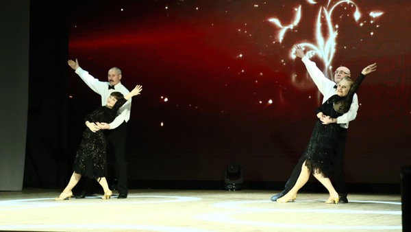 Танцевальная программа «Новогодний серпантин»