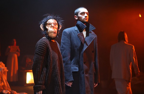 Я была в доме и ждала, чтоб дождь пришел