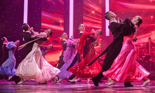 Новогоднее шоу «Формейшн Вера» и джаз-оркестр «Золотая труба»