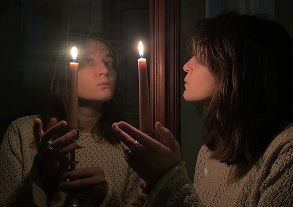 Внутри зеркального коридора