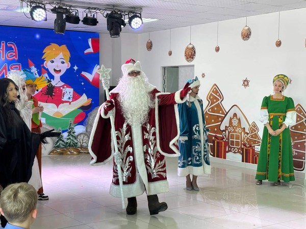 Литературный вечер «Новогодний переполох с Алисой в стране Читалии»