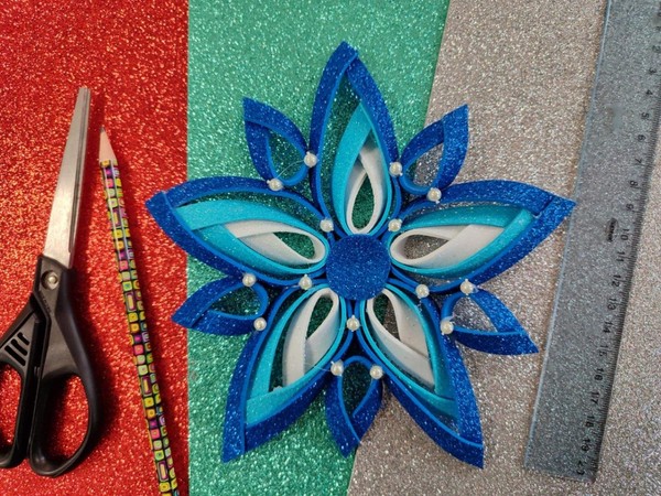 Мастер-класс «Елочная игрушка из фоамирана»