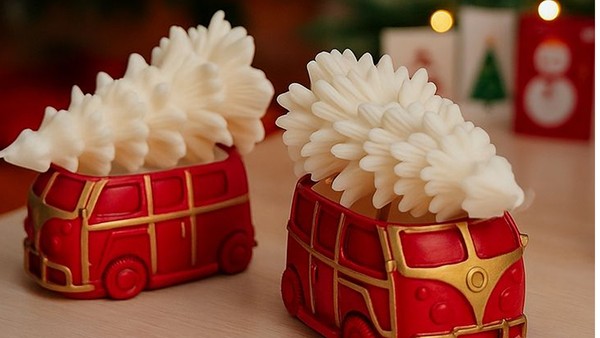 Новогодняя свеча: ретро-машинка