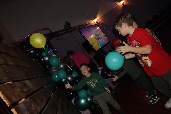 Детская вечеринка «Снежные разборки у новогодней елки»