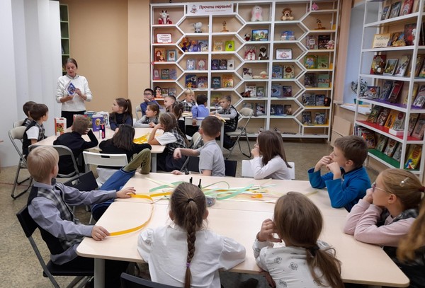 Праздничный калейдоскоп «Новый год шагает по планете»