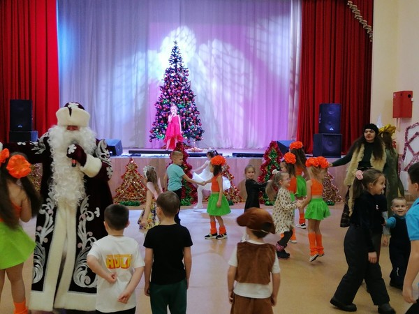 Новогодний утренник «Новый год к нам постучался»