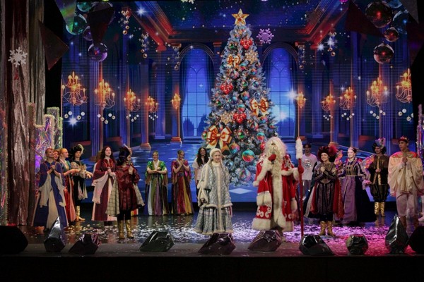 Новогоднее музыкальное представление «Королевство кривых зеркал»